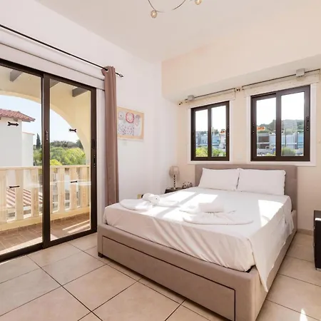 Sunnyside Family * Protaras